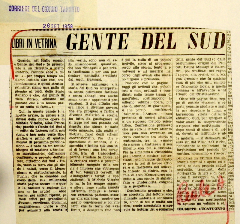 Lucatuorto Giuseppe (1959), Gente del Sud, Libri in vetrina.jpeg