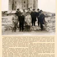 (1929) Michele Viterbo e Bernardo Attolico visitano Castel del Monte.jpg